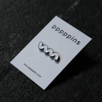 #moments(国内販売のみ・モールサイトでの販売不可） ピンズ ピンズ（pppppins） 受け部分凹：ラバー T WHITE SQUIGGLE PPP002-T
