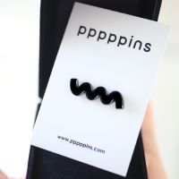 #moments(国内販売のみ・モールサイトでの販売不可） ピンズ ピンズ（pppppins） 受け部分凹：ラバー U BLACK SQUIGGLE PPP002-U