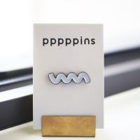 #moments(国内販売のみ・モールサイトでの販売不可） ピンズ ピンズ（pppppins） 受け部分凹：ラバー V GRAY SQUIGGLE PPP002-V